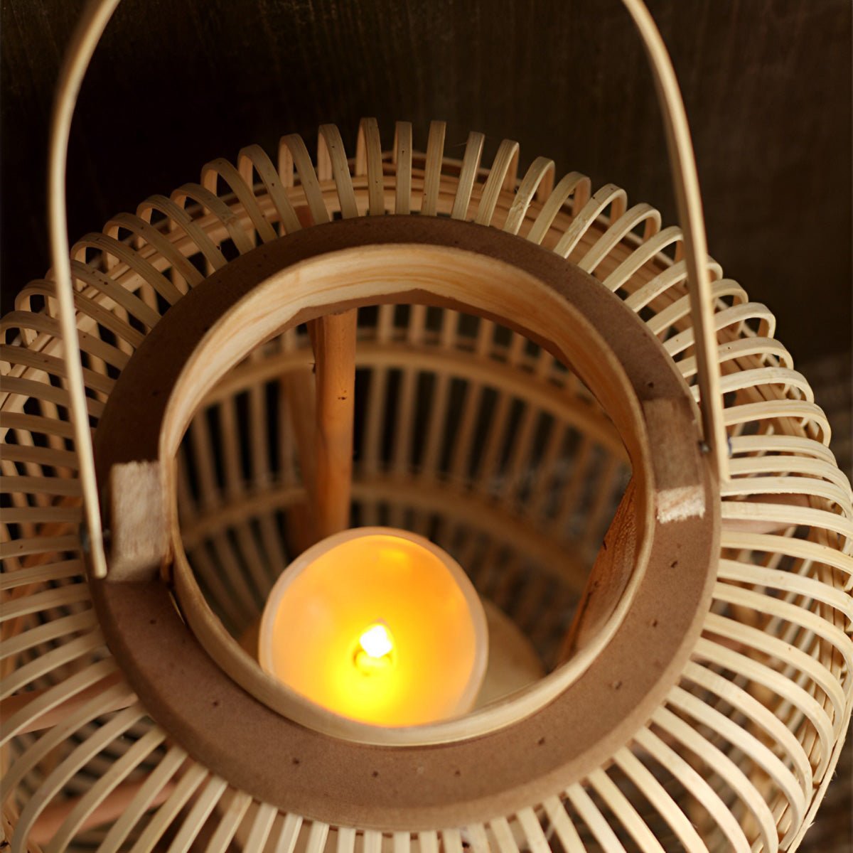 Lampe sur pied en bambou tissé à la main avec lanterne LED