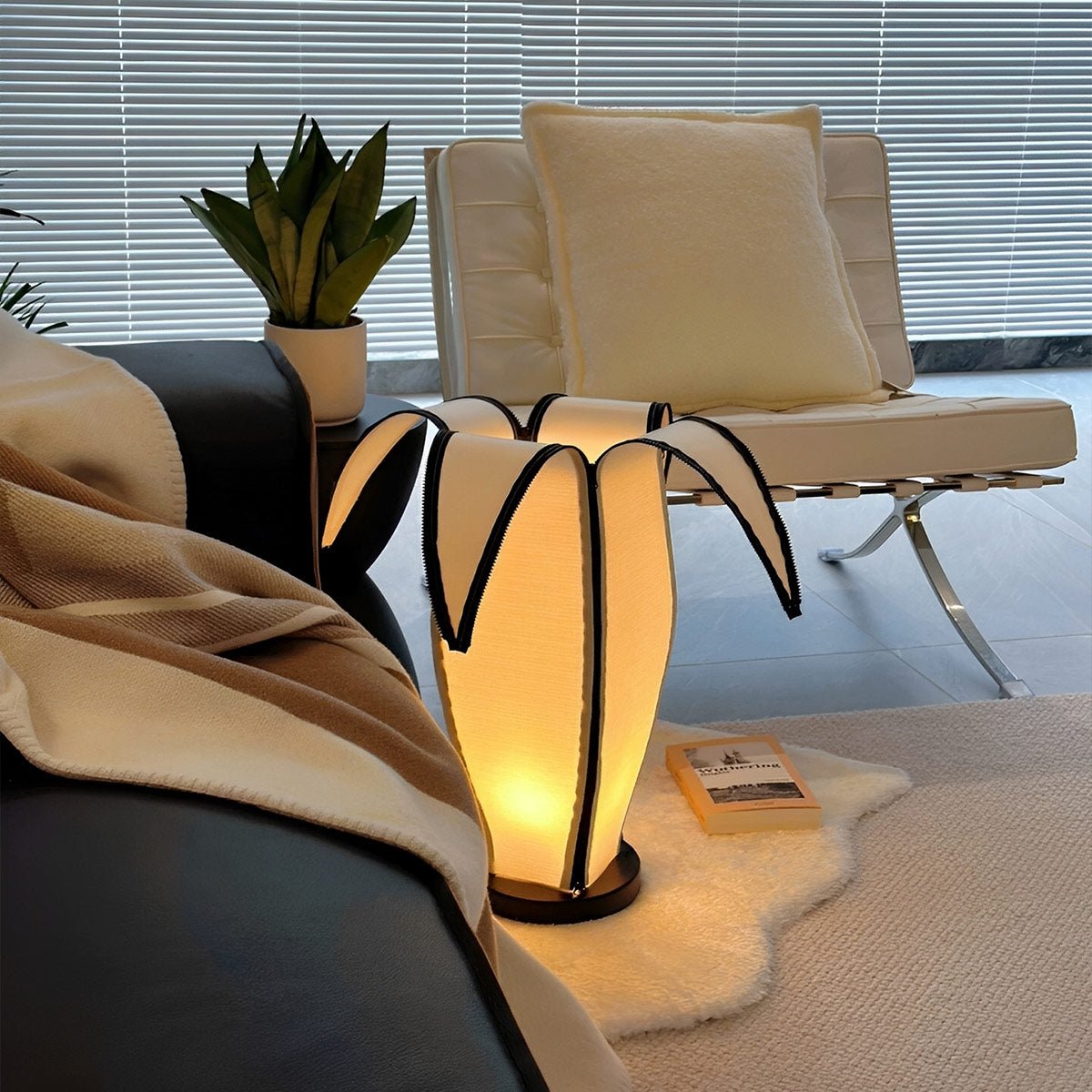 Lampe sur pied LED à brancher au design moderne en forme de banane