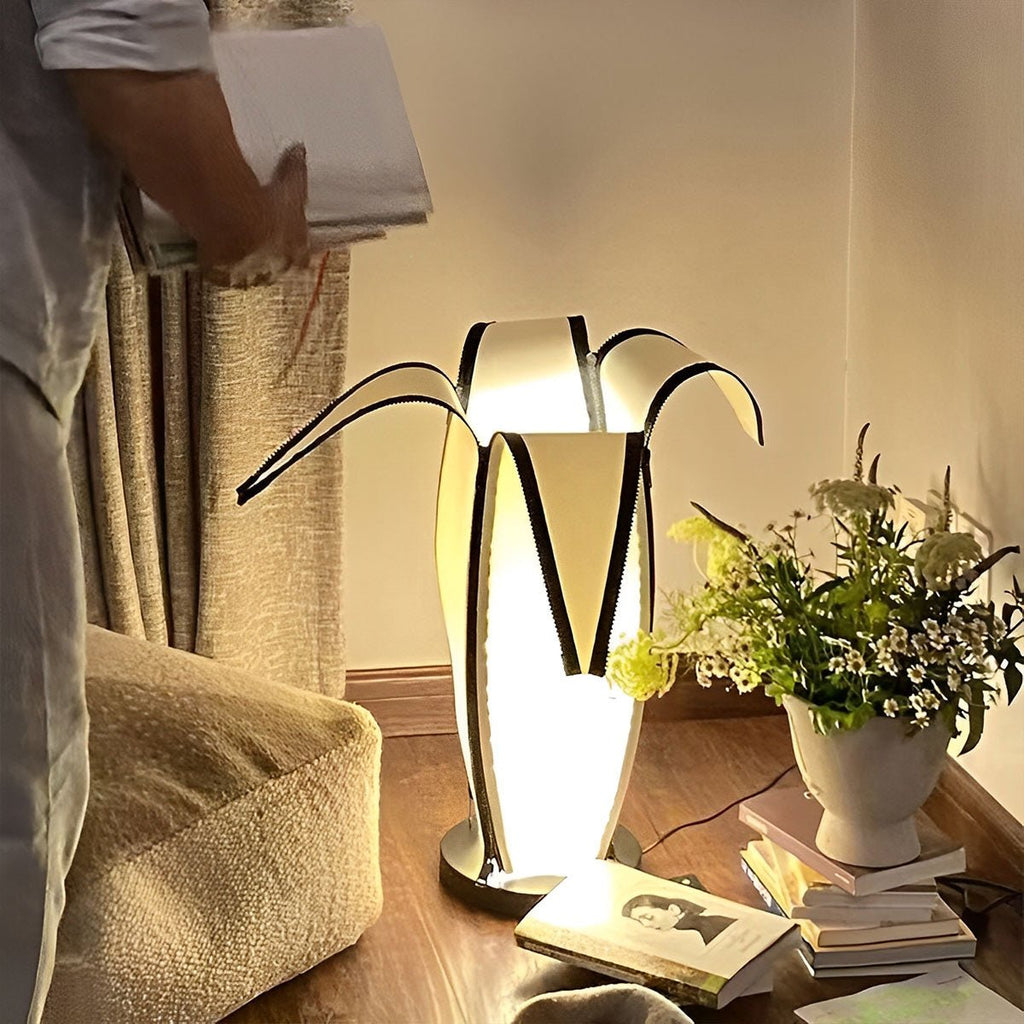 Lampe sur pied LED à brancher au design moderne en forme de banane