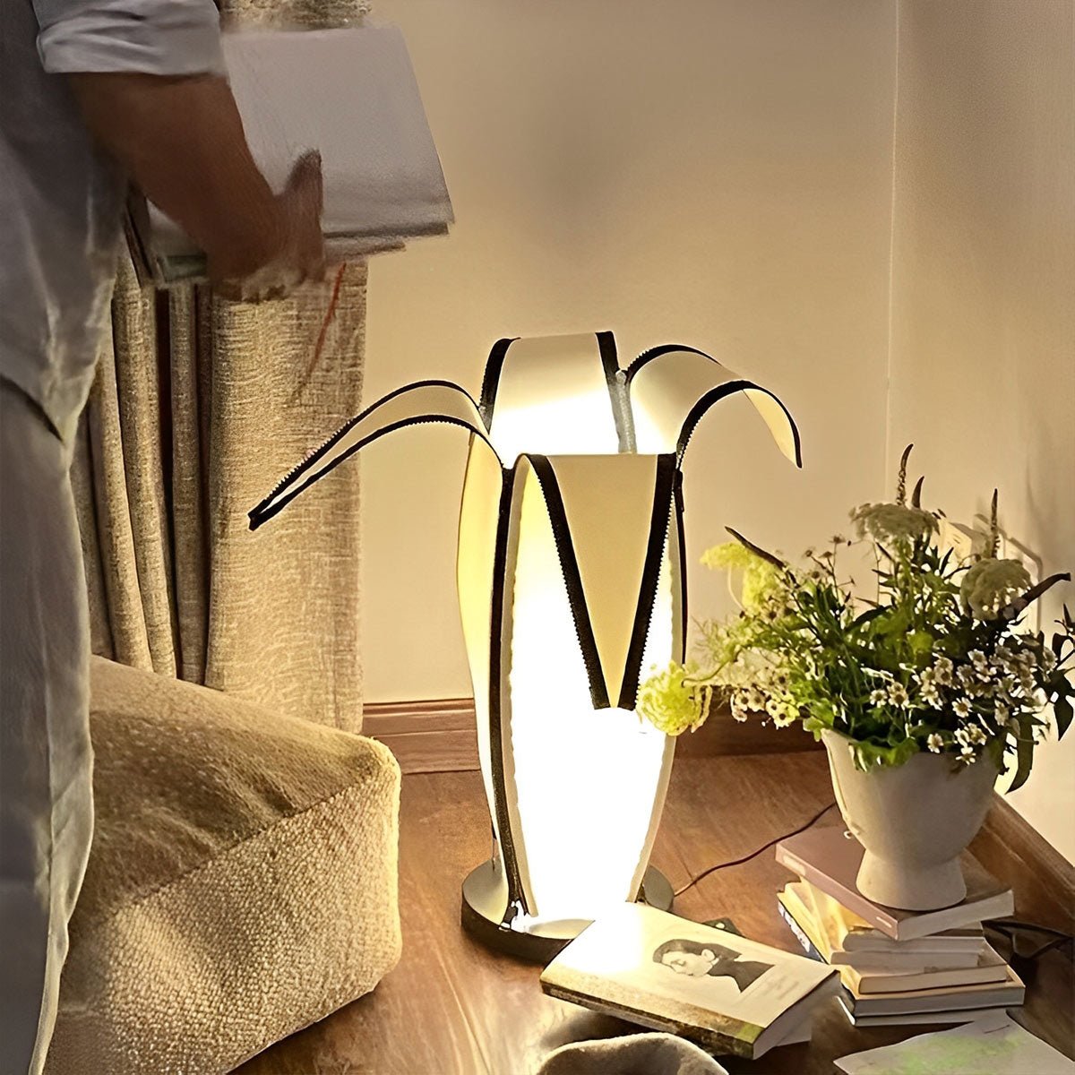 Lampe sur pied LED à brancher au design moderne en forme de banane