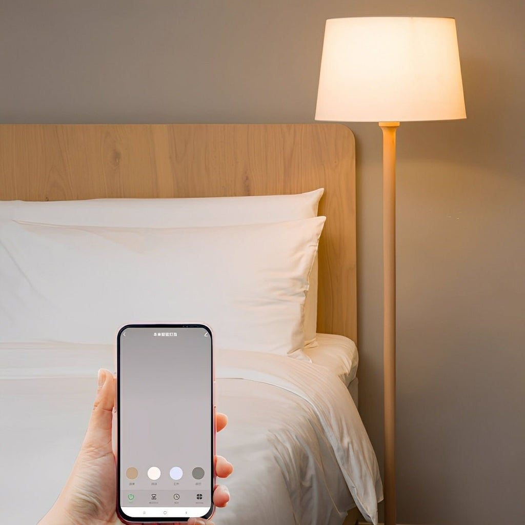 Lampe sur pied LED avec abat-jour en tissu et bois de hêtre moderne