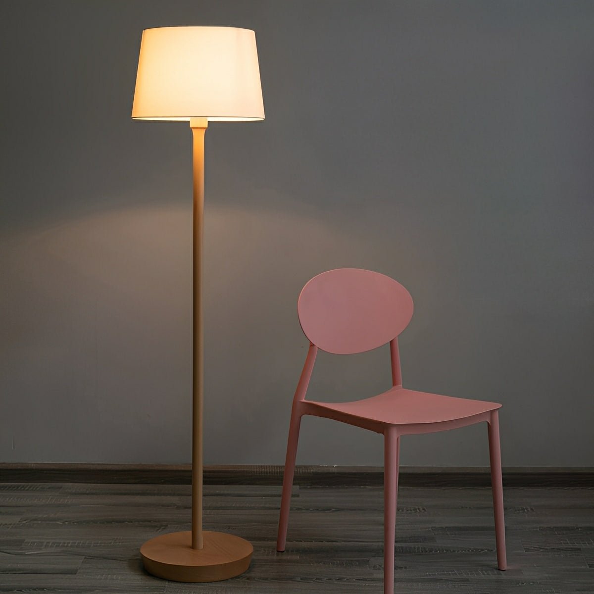 Lampe sur pied LED avec abat-jour en tissu et bois de hêtre moderne