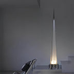 Lampe sur Pied LED Dimmable en Forme de Pyramide Haute et Moderne