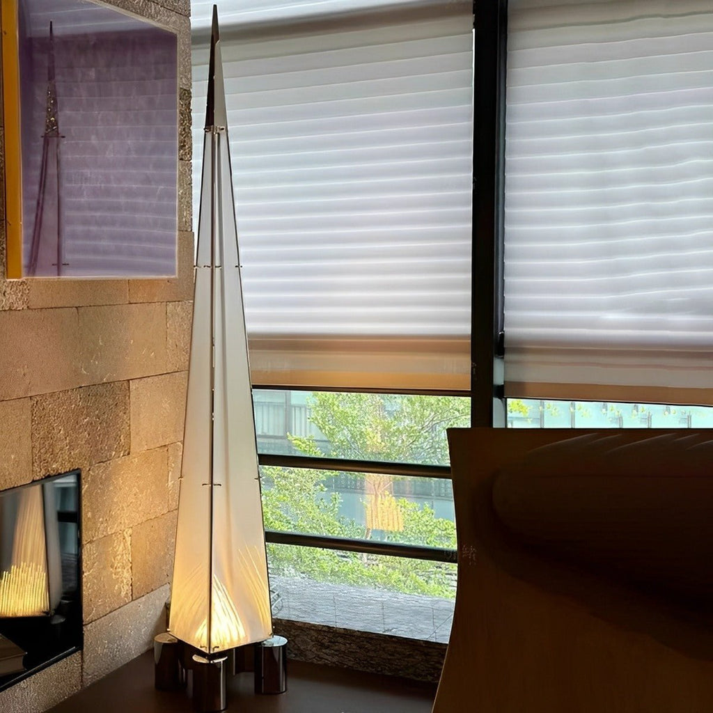 Lampe sur Pied LED Dimmable en Forme de Pyramide Haute et Moderne