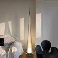 Lampe sur Pied LED Dimmable en Forme de Pyramide Haute et Moderne