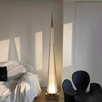 Lampe sur Pied LED Dimmable en Forme de Pyramide Haute et Moderne