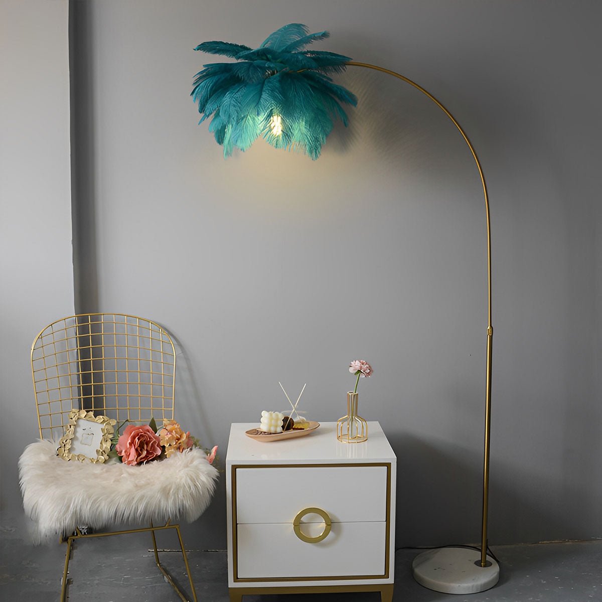 Lampe de sol LED ajustable en plumes d'autruche de style romantique moderne