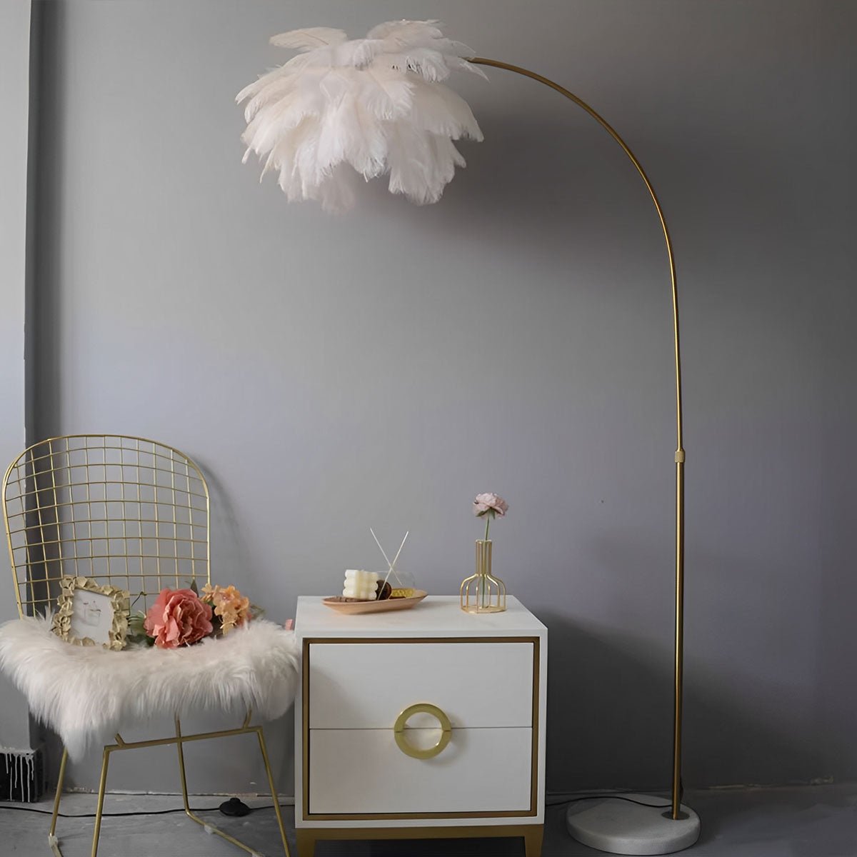 Lampe de sol LED ajustable en plumes d'autruche de style romantique moderne