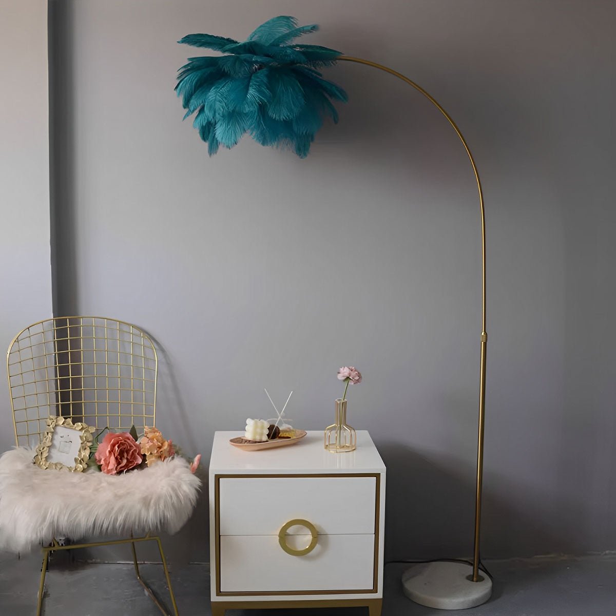 Lampe de sol LED ajustable en plumes d'autruche de style romantique moderne