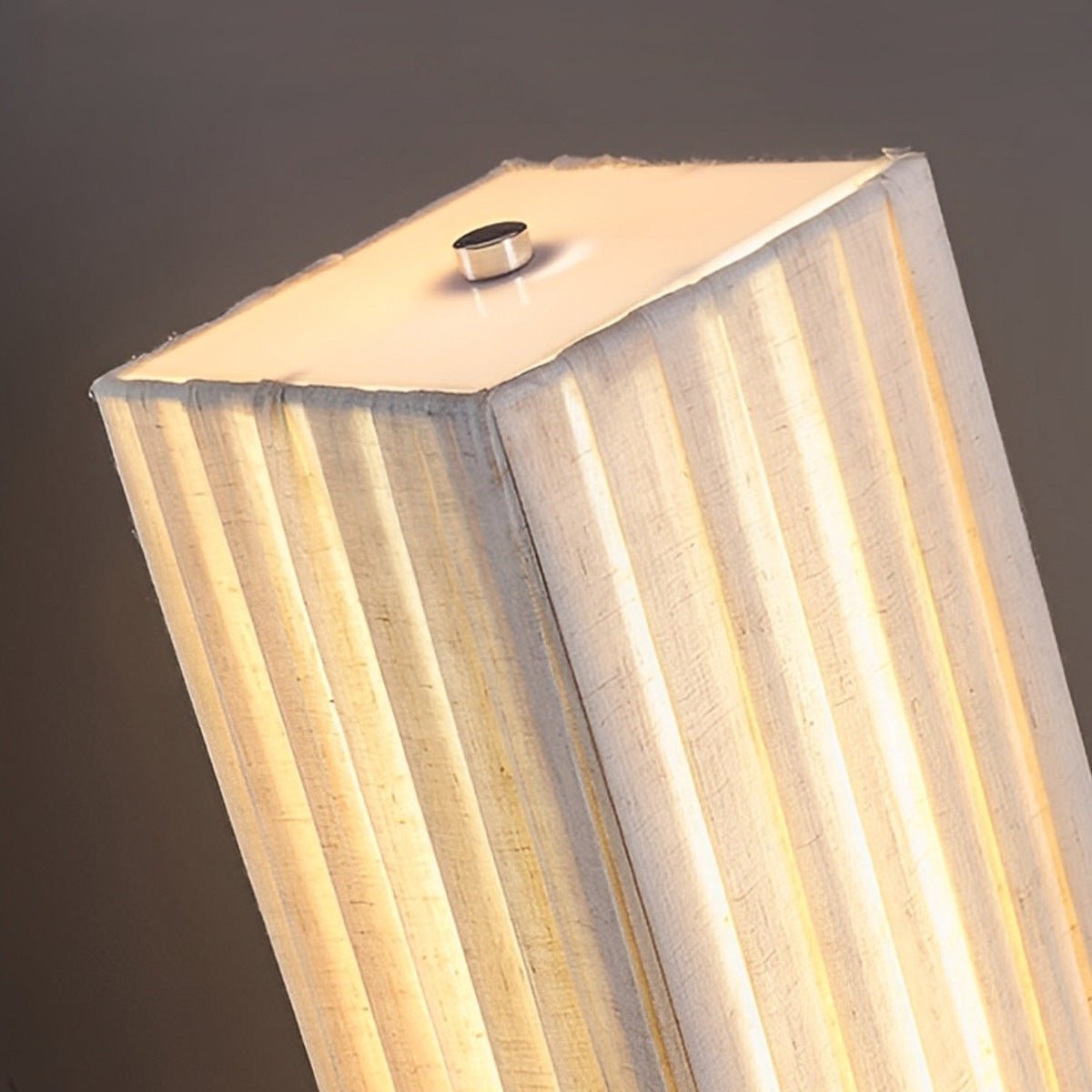 Lampe de sol LED vintage à colonne carrée à brancher